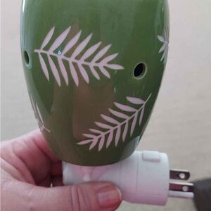 Green Leaf Patterned Plug-in Warmer Scentsy retired wax melt